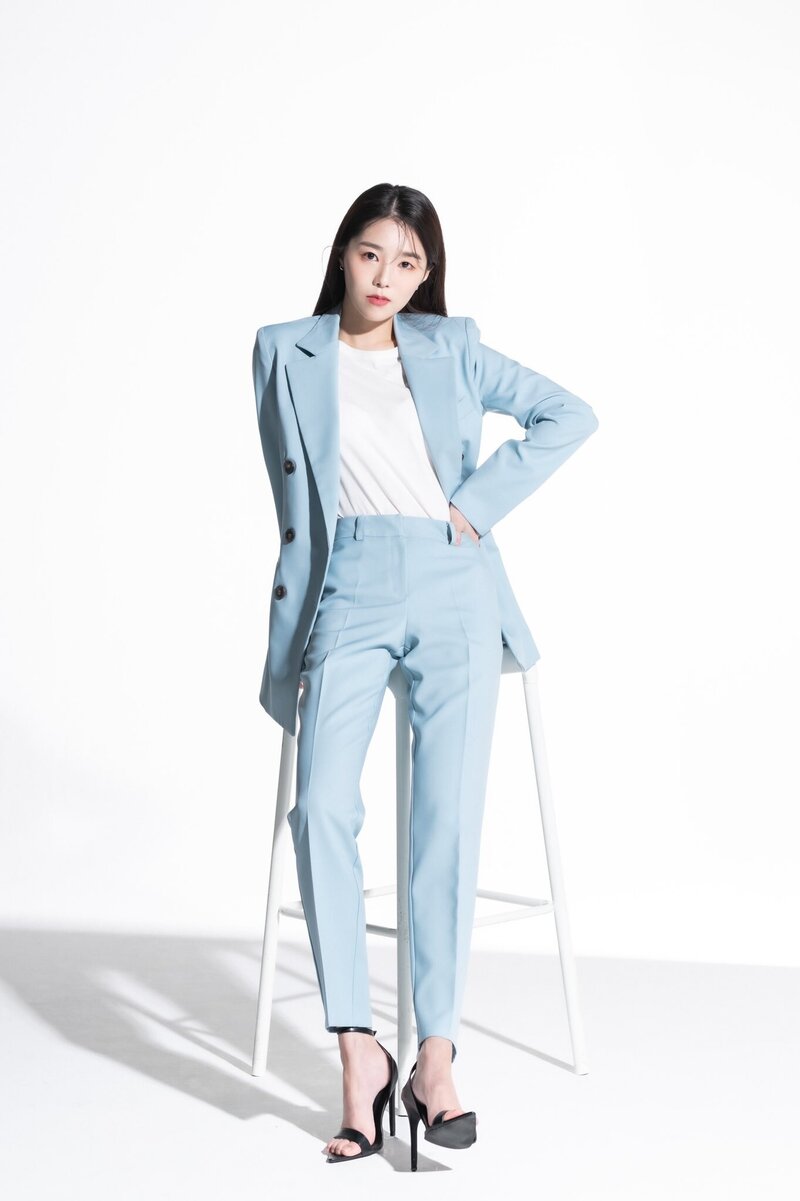 Lee Seo Young New Profile Photo for Urban network Entertainment documents 8