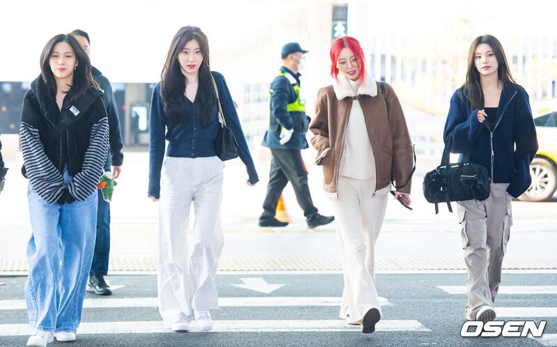 240314 - ITZY at Incheon International Airport documents 1