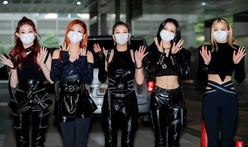 210512 ITZY - On the way to Show Champion documents 1