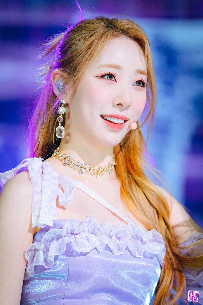 220710 WJSN Yeonjung - ‘Last Sequence’ at Inkigayo documents 1