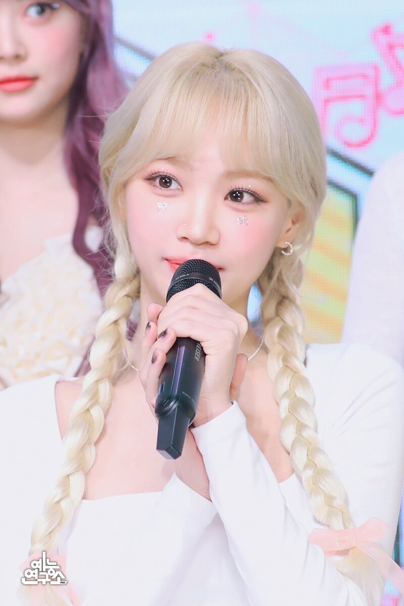 240224 LE SSERAFIM Chaewon - 'EASY' and 'Swan Song' at Music Core documents 4