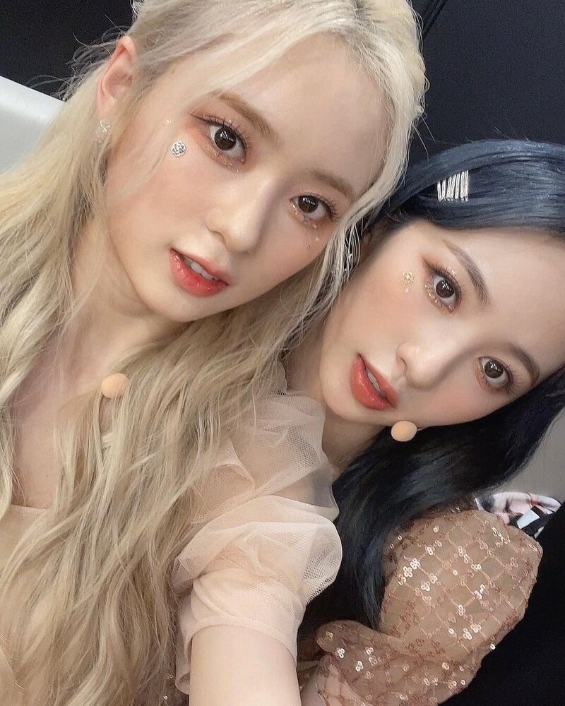 220904 CHERRY BULLET Instagram Update - Jiwon and May documents 3