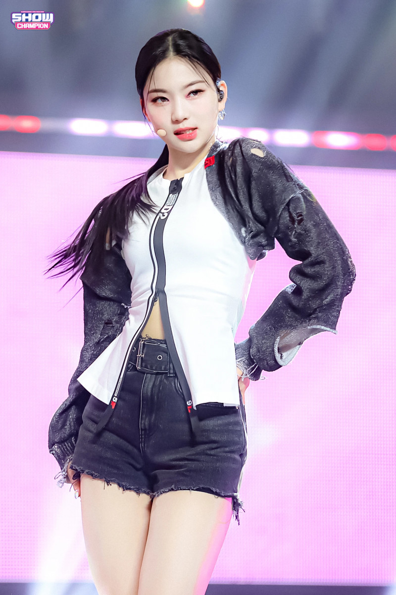 210414 STAYC - 'ASAP' at Show Champion documents 9