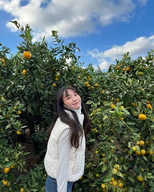 221115 OH MY GIRL Yubin Instagram Update