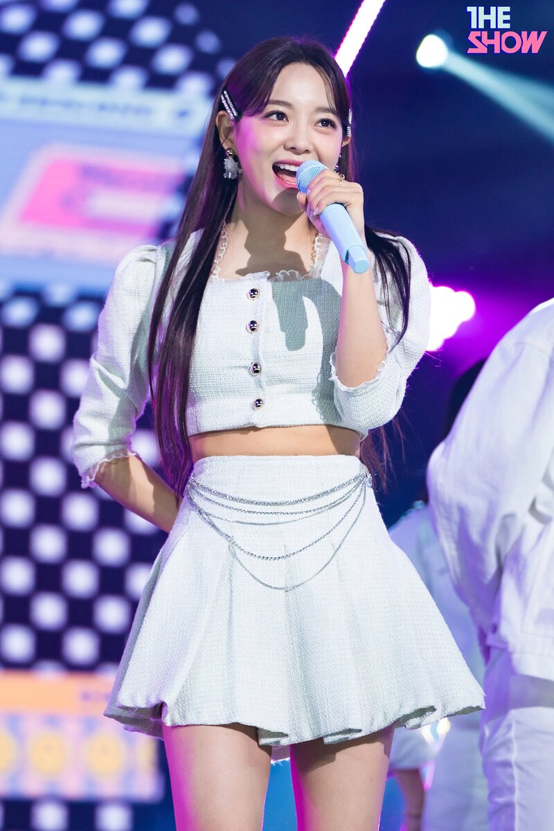 210406 Kim Sejeong 'Warning' at The Show documents 23
