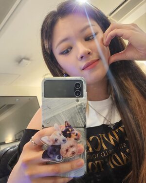 231003 - JEONGYEON Instagram Update