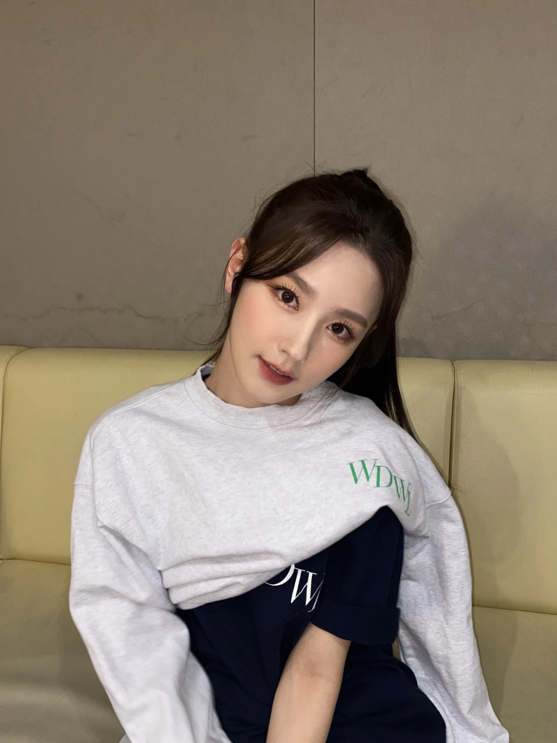 210401 (G)I-DLE SNS Update - Miyeon documents 3