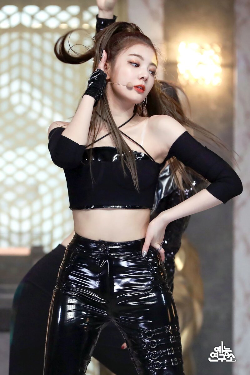 210501 ITZY 'Mafia in the morning' at Music Core documents 10