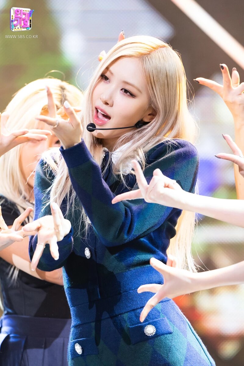 210404 Rosé - 'On The Ground' at Inkigayo documents 9
