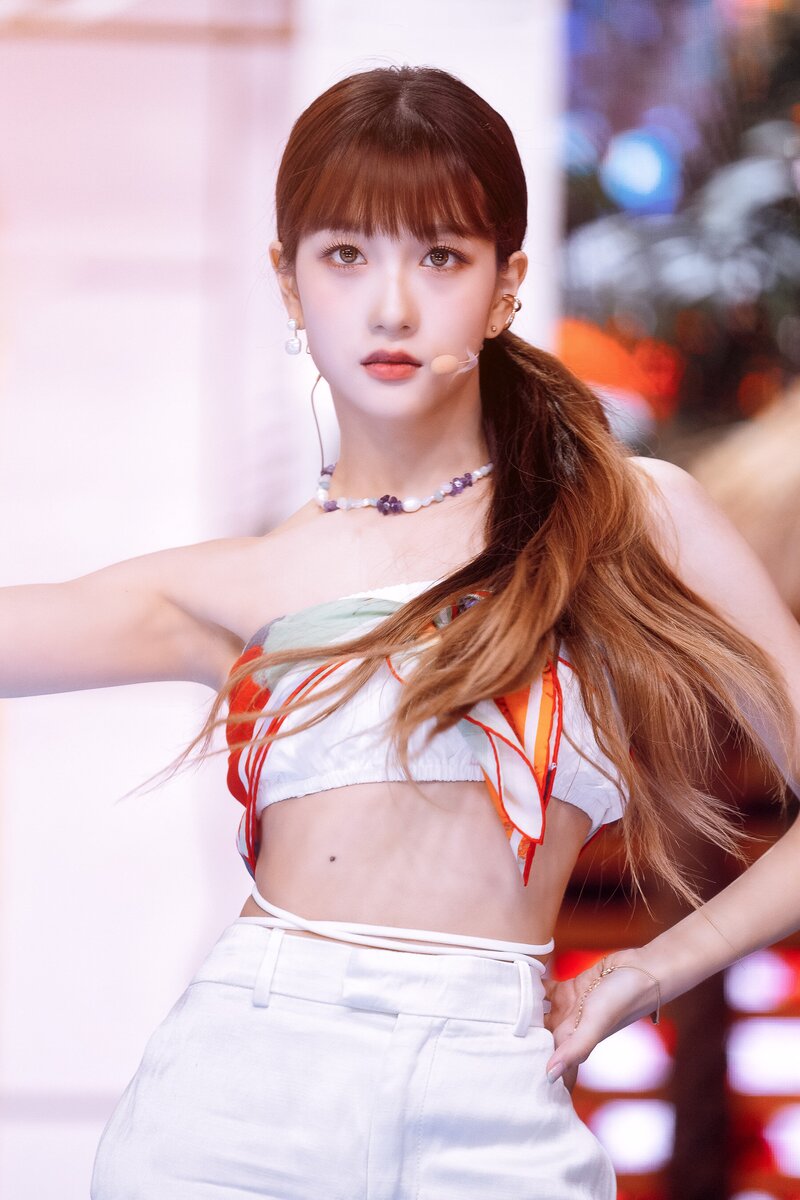 220703 fromis_9 Seoyeon - 'Stay This Way' at Inkigayo documents 18