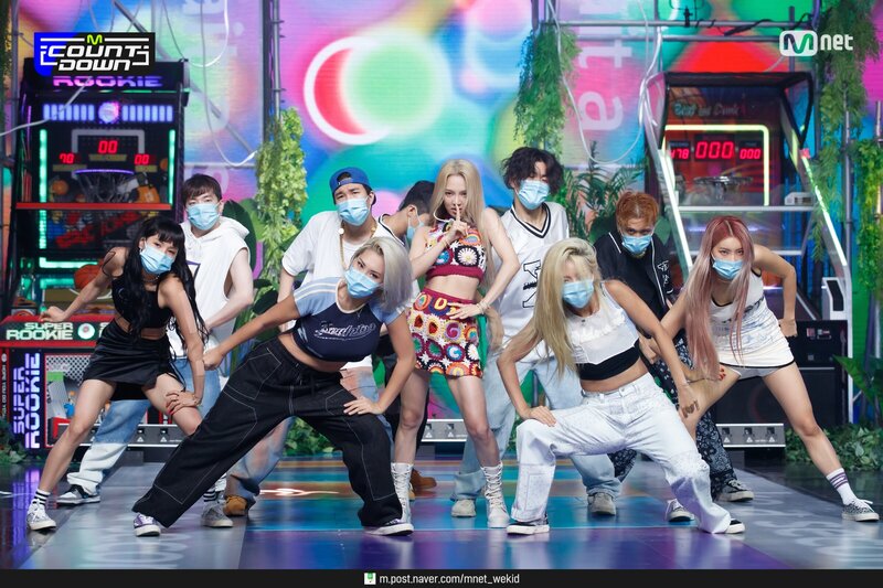 210812 HYO & BIBI Performing "Second" at M Countdown | Naver Update documents 9