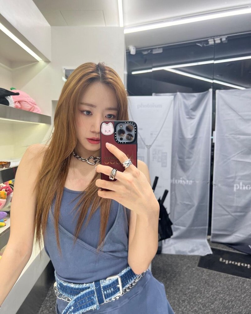 230504 APINK Namjoo Instagram Update with Eunji documents 2