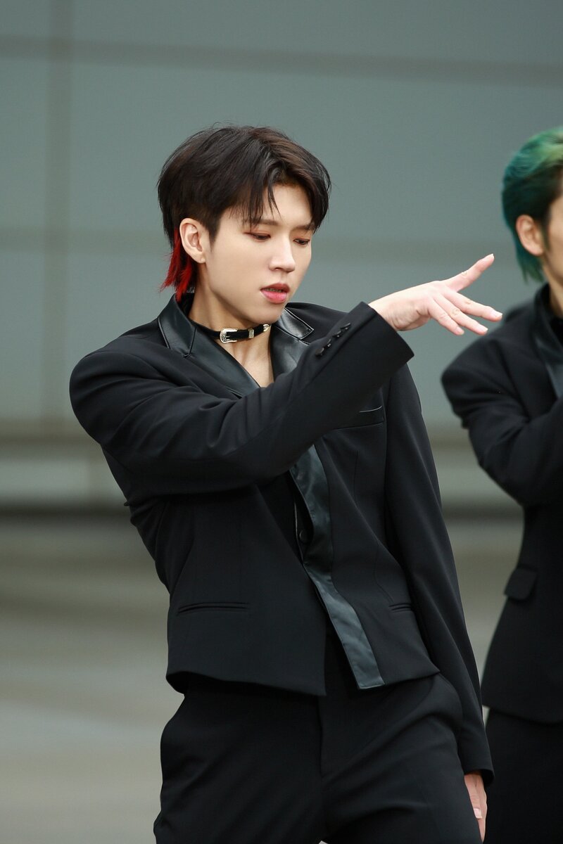 230825 - Naver - Infinite New Emotions Behind Photos documents 5