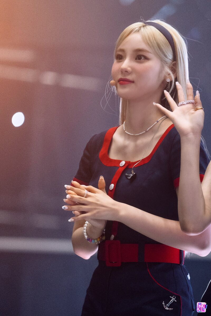 220703 LOONA JinSoul - 'Flip That' at Inkigayo documents 3