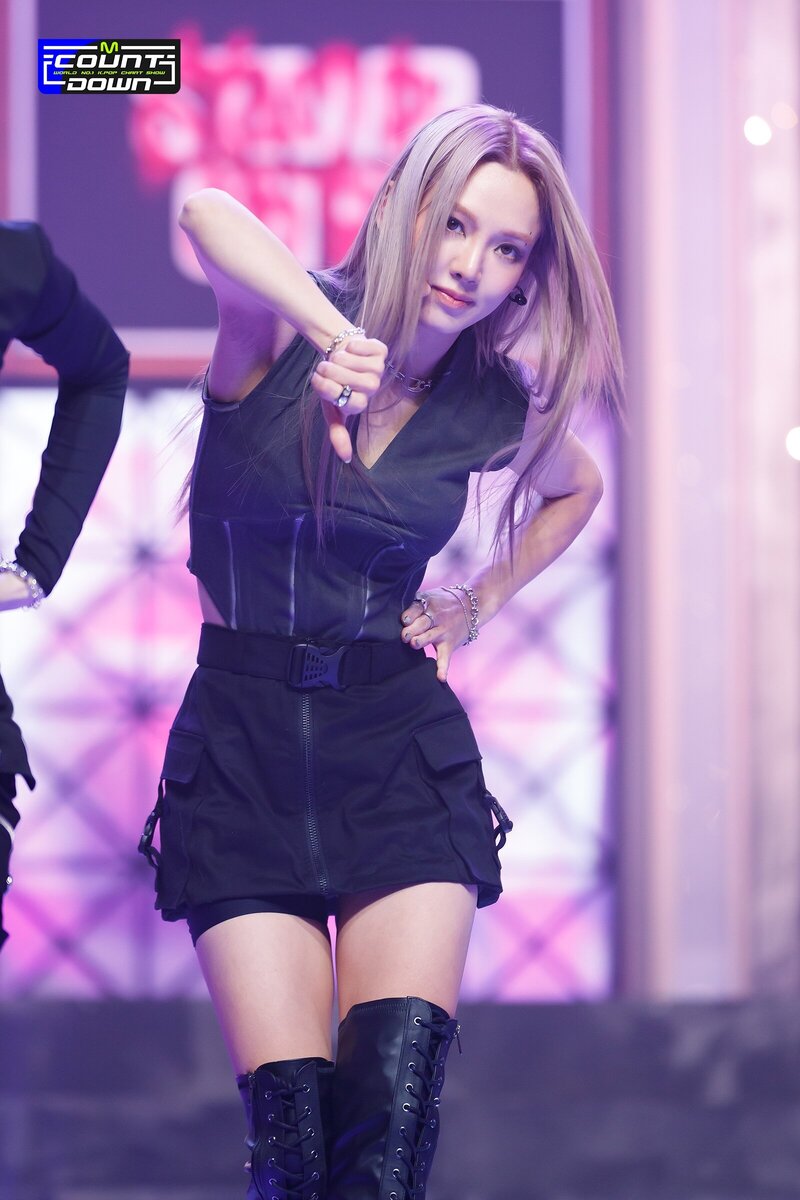 230119 GOT the beat Hyoyeon 'Stamp On It' at M Countdown documents 4