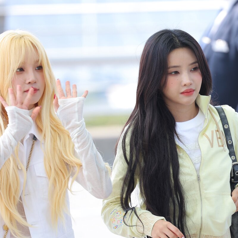 240412 (G)I-DLE Soyeon & Yuqi - ICN Airport documents 2