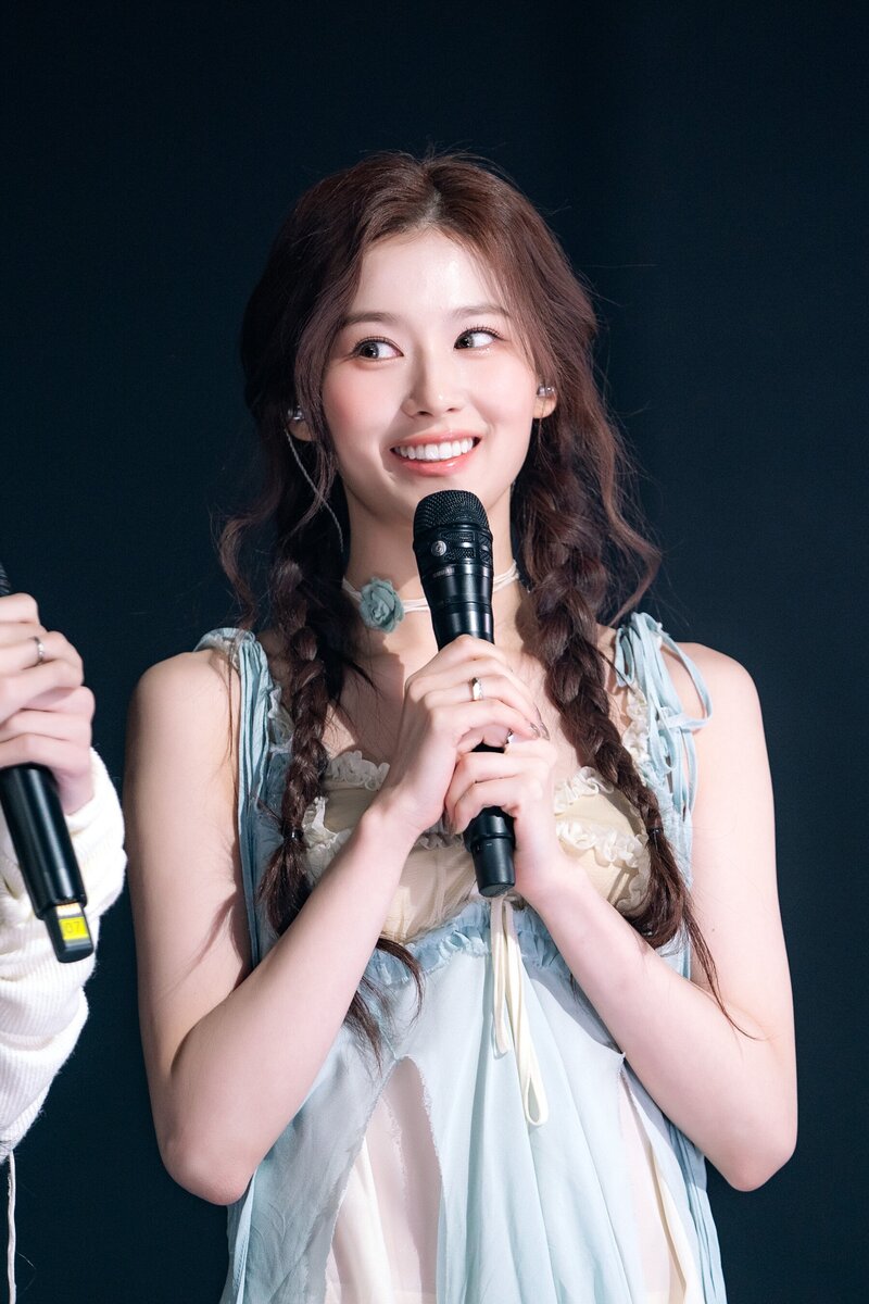 240303 TWICE Sana - 'One Spark' and 'I GOT YOU' at Inkigayo documents 2