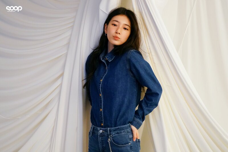 240405 SOOP Naver Post - Suzy - Guess S/S 2024 Campaign Behind documents 13