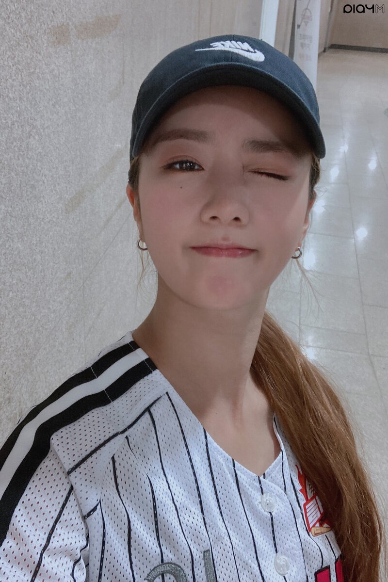 210604 PlayM Naver Post - Apink's Bomi LG Twins First Pitch Behind documents 20