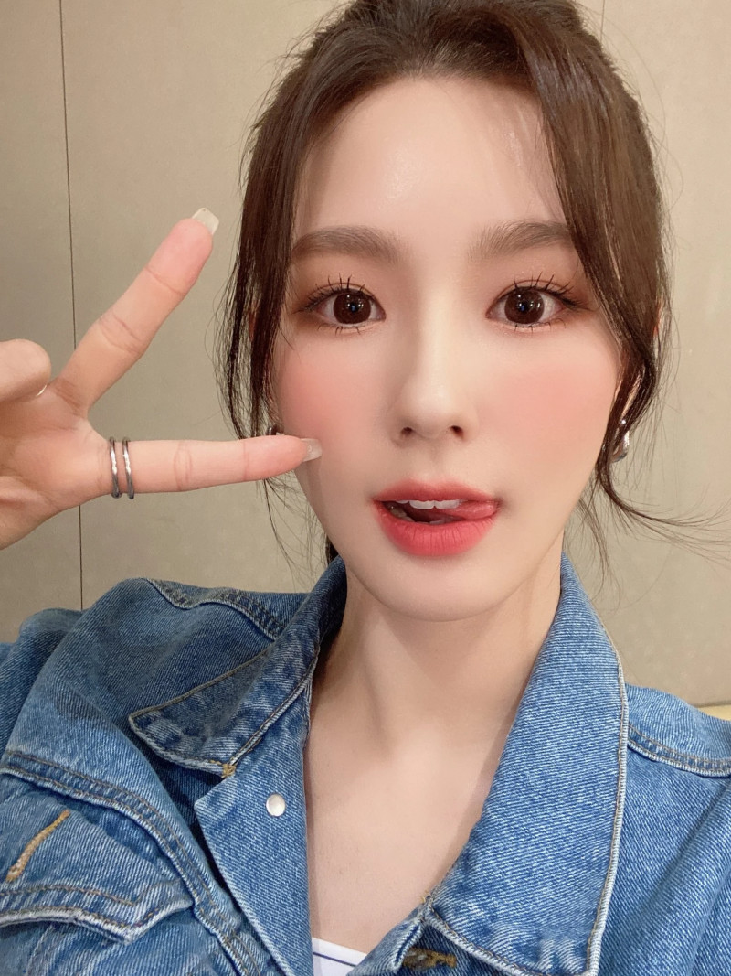 210401 (G)I-DLE SNS Update - Miyeon documents 6