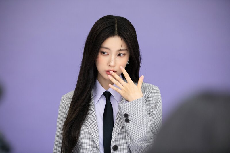 230114 8D Naver Post - Kang Hyewon - Roem 2023 Pre-Spring Campaign Behind documents 10