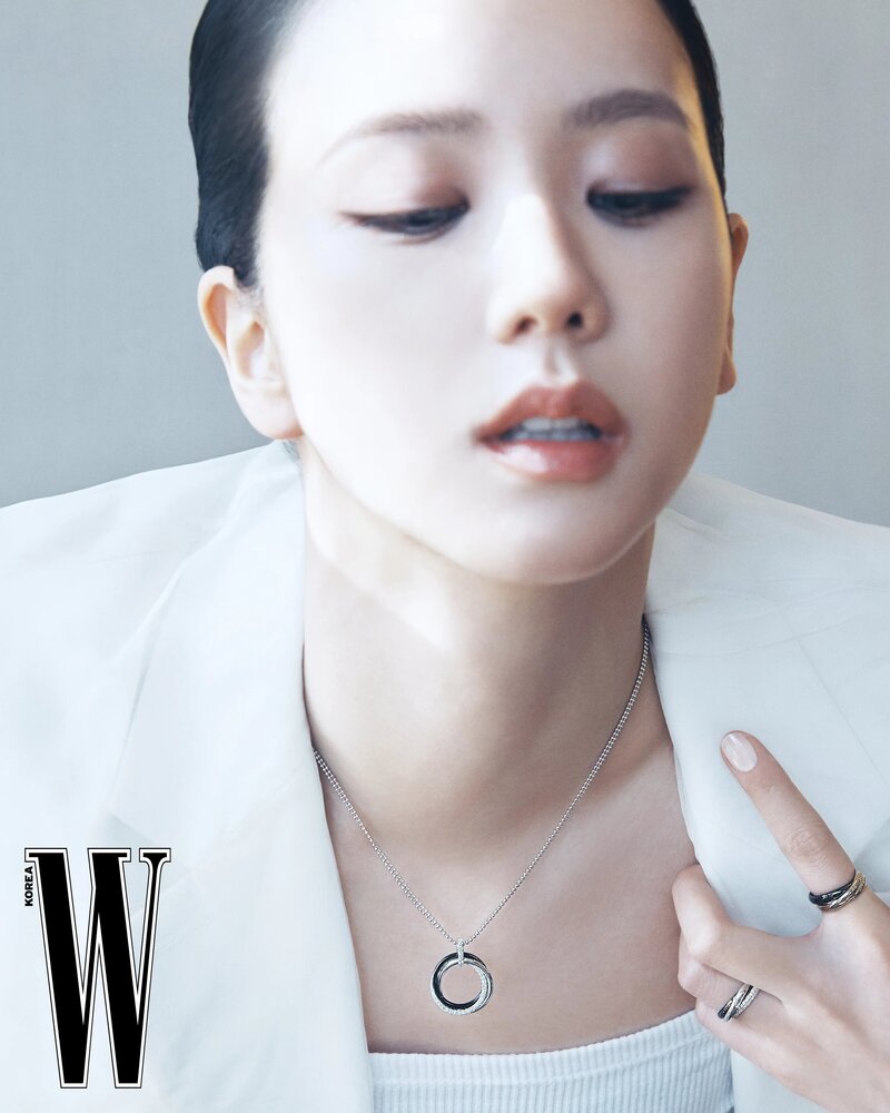 Jisoo for W Korea April 2024 Issue documents 3