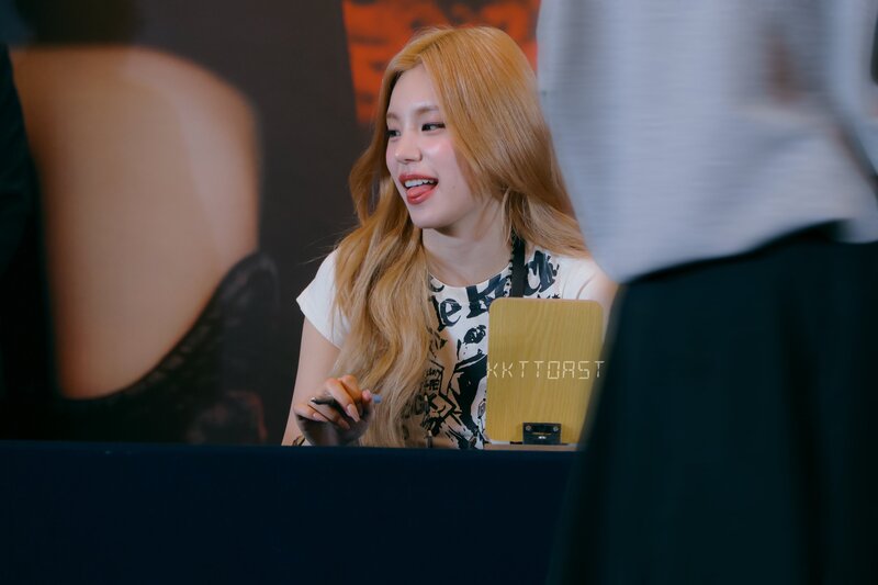 240302 ITZY Yeji - Fansign Event documents 13