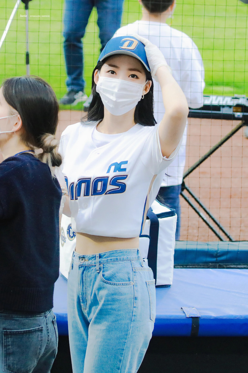 210514 EVERGLOW Sihyeon - First Pitch for NC Dinos documents 9