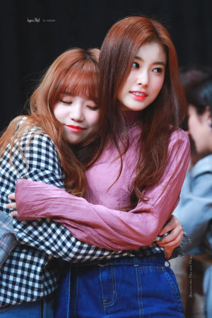 181118 IZ*ONE Hyewon & Yuri