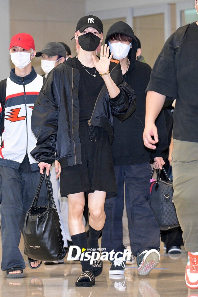 220823 THE BOYZ New at Incheon International Airport documents 2