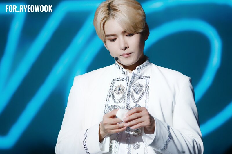 200119 Super Junior Ryeowook at SS8 in Macau (Day 2) documents 4