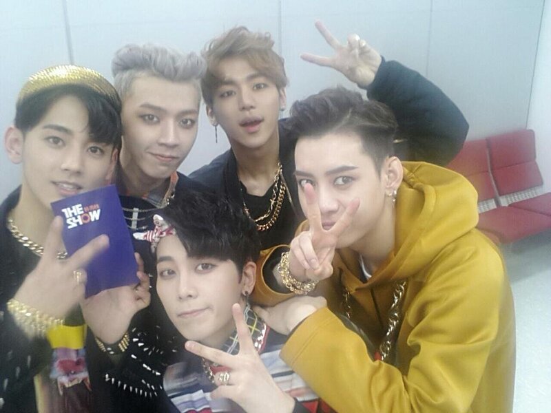 150217 THE SHOW Twitter Update - MYNAME documents 3