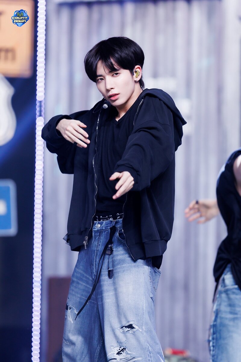 240404 TXT Taehyun - 'Deja Vu' and 'I'll See You There Tomorrow' at M Countdown documents 2