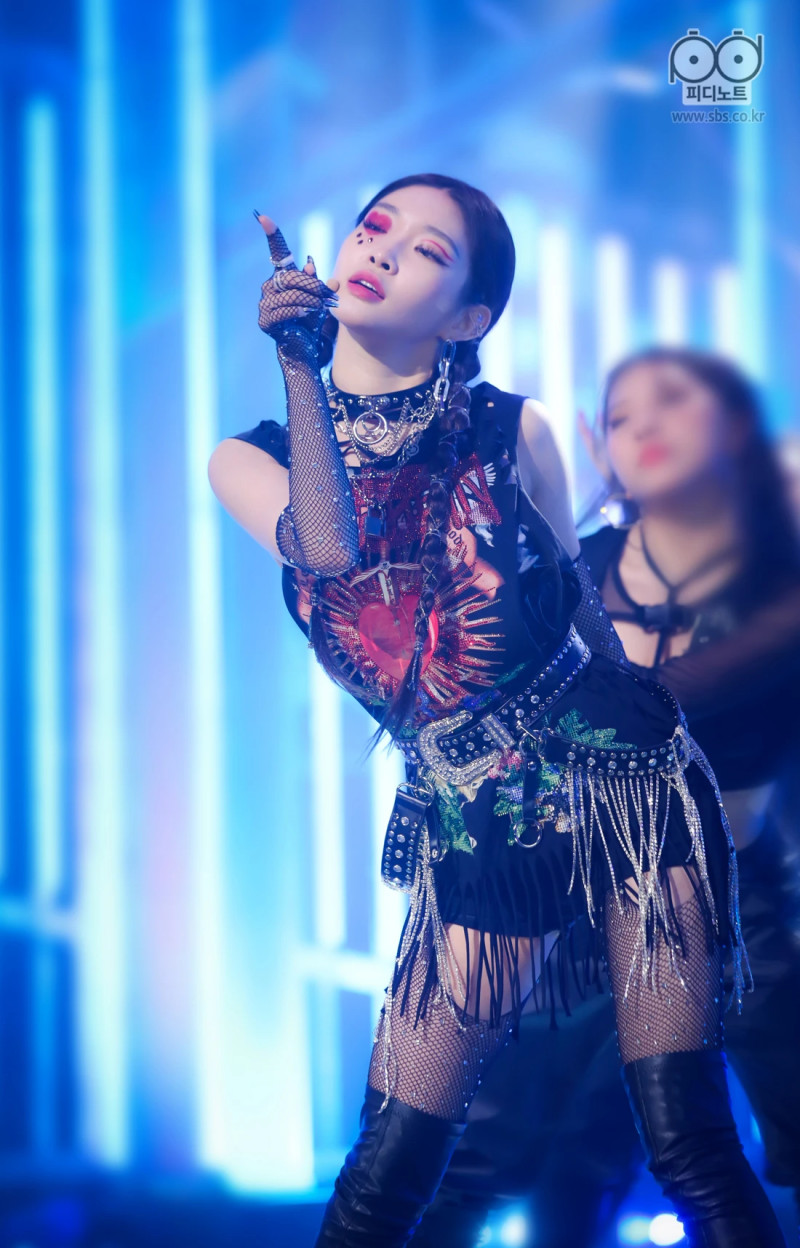 210221 Chungha - 'Bicycle' at Inkigayo (SBS PD Note Update) documents 4