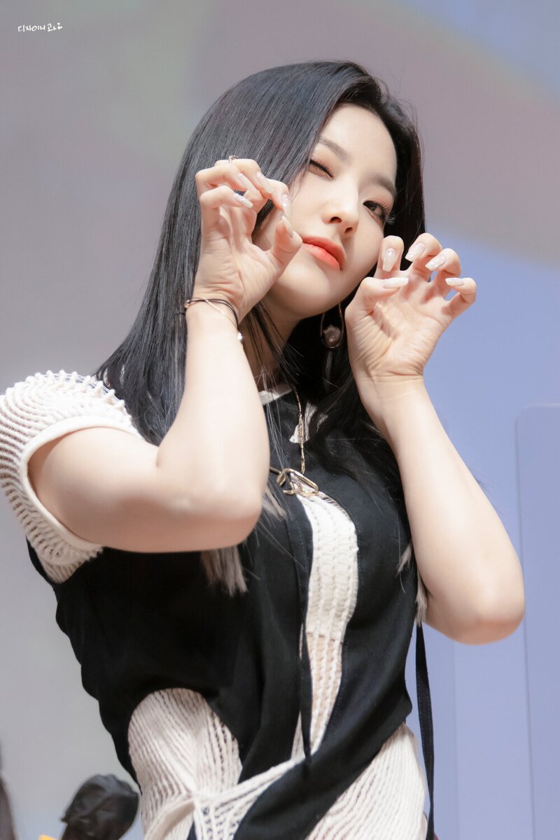 210530 fromis_9 Saerom documents 8