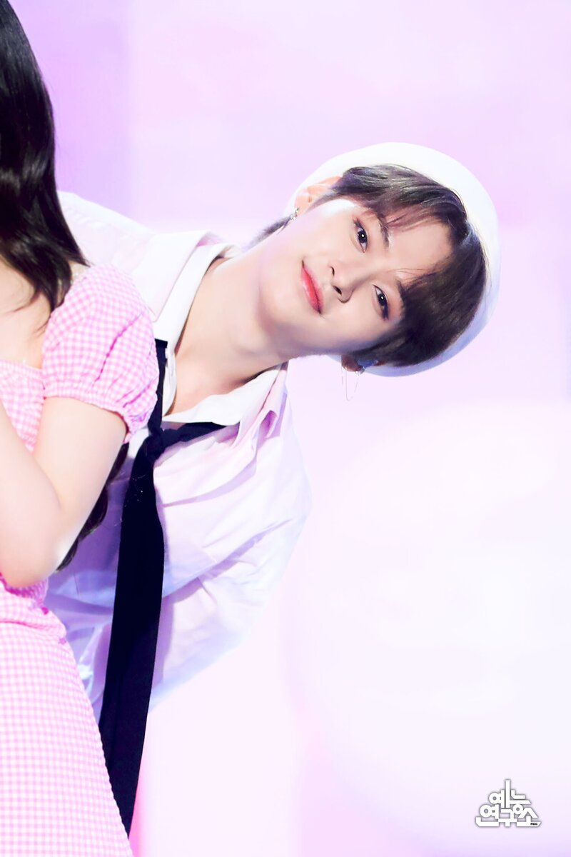 210814 Music Core MC's Jungwoo x Minju x Lee Know at Music Core documents 7