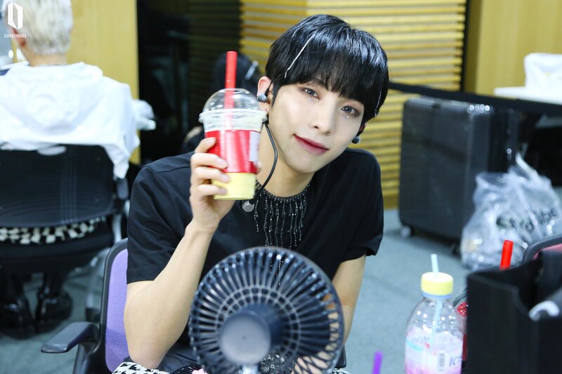 220516 - Fan Cafe - All Eyes Down Music Shows Behind Photos documents 7