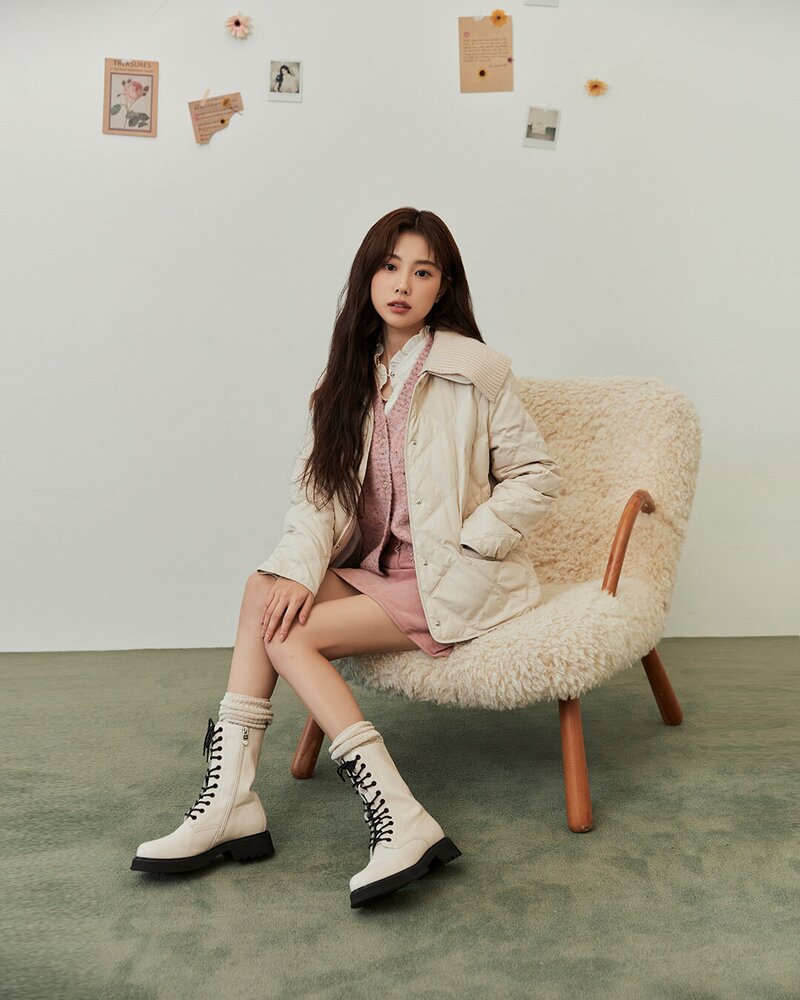 Kang Hyewon for Roem 2023 Pre-Winter Collection 'My Romantic Play' documents 5
