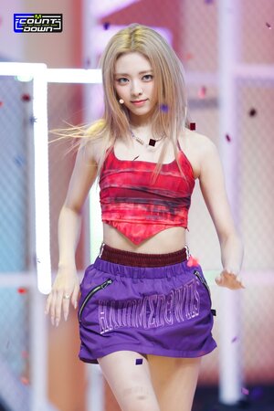 220721 ITZY Yuna - 'SNEAKERS' at M Countdown