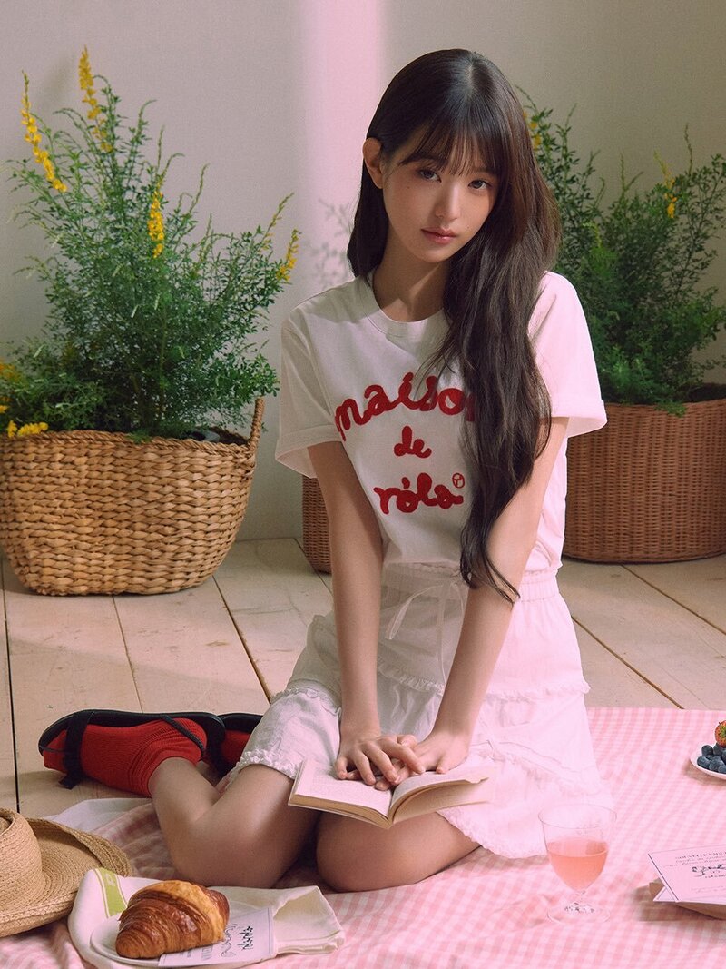 IVE Jang Wonyoung for rolarola - 24 Summer Collection documents 6