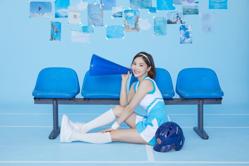 OH MY GIRL - Cute Concept 'Blizzard Blue' - Photoshoot by Universe documents 15