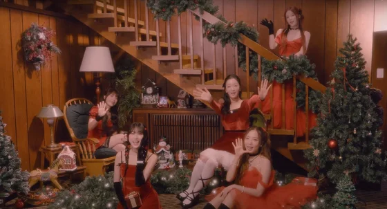 Apink Serenades Fans With "PINK CHRISTMAS"