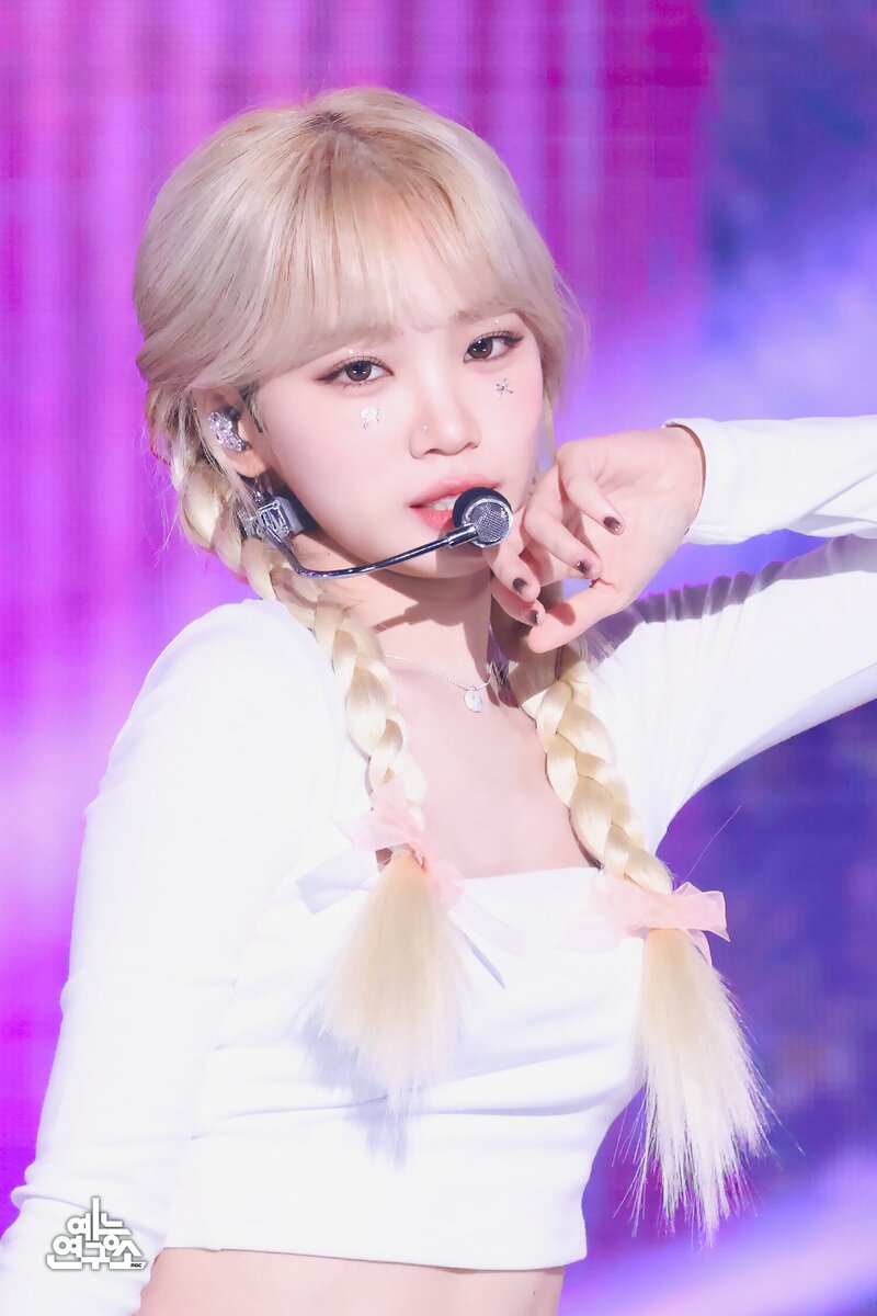 240224 LE SSERAFIM Chaewon - 'EASY' and 'Swan Song' at Music Core documents 1