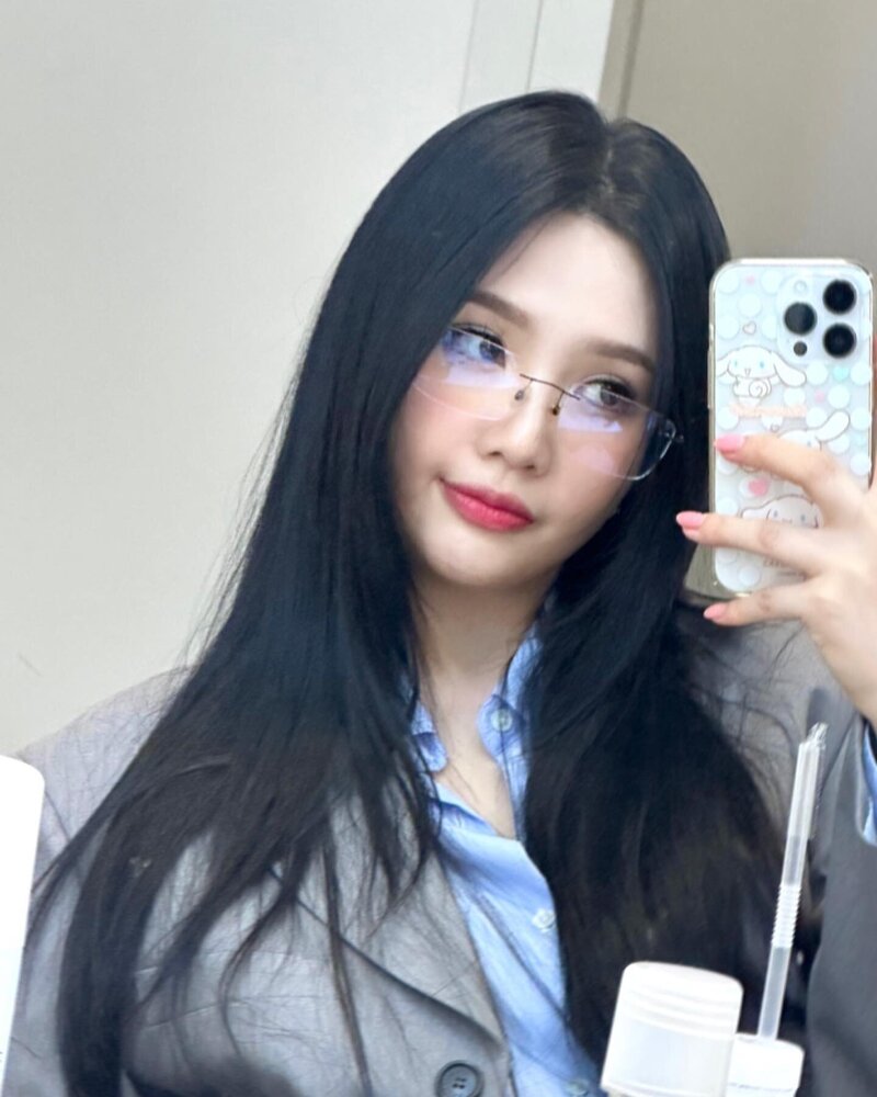 240330 Red Velvet Joy Instagram Update documents 16