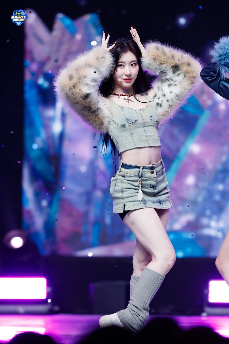 240125 ITZY Chaeryeong - 'Mr. Vampire' at M Countdown documents 8