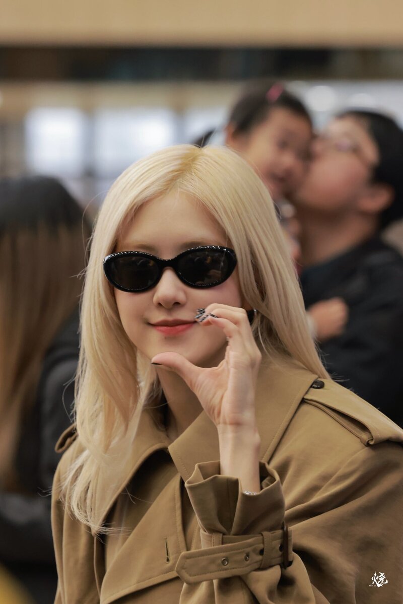 240410 ROSÉ at GMP Airport documents 7