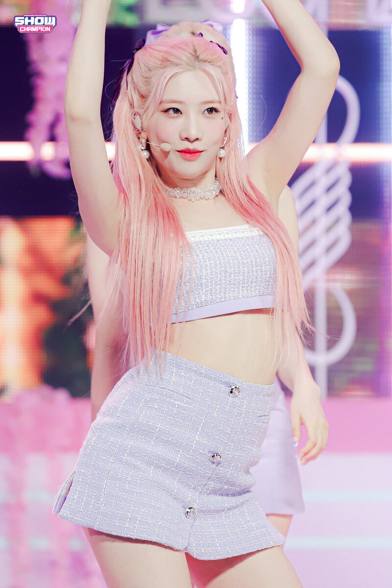 220706 LOONA 'Flip That' at Show Champion documents 19