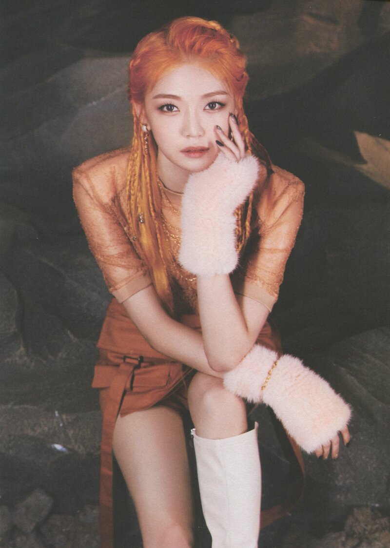 EVERGLOW "Return of the Girls" Album Scans documents 15