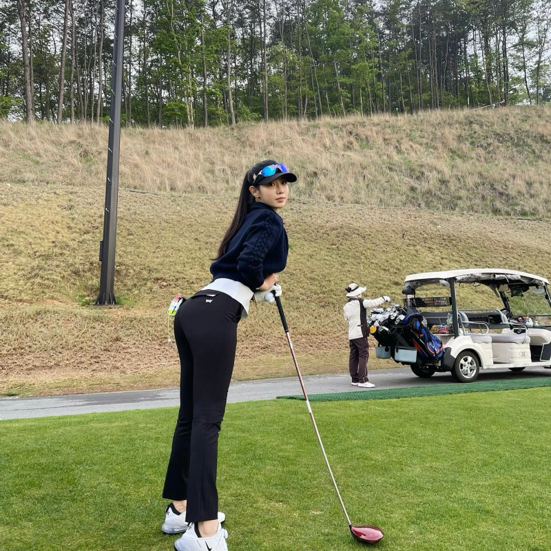 210428 Berry Good Johyun Golfing Instagram Update documents 5