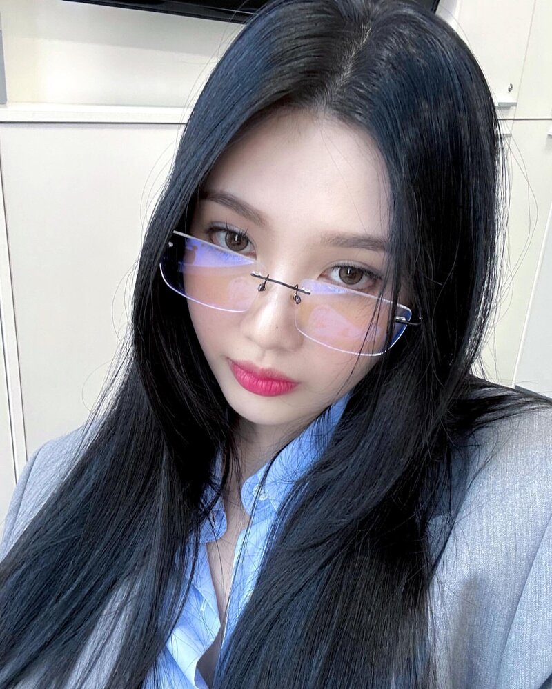 240330 Red Velvet Joy Instagram Update documents 8